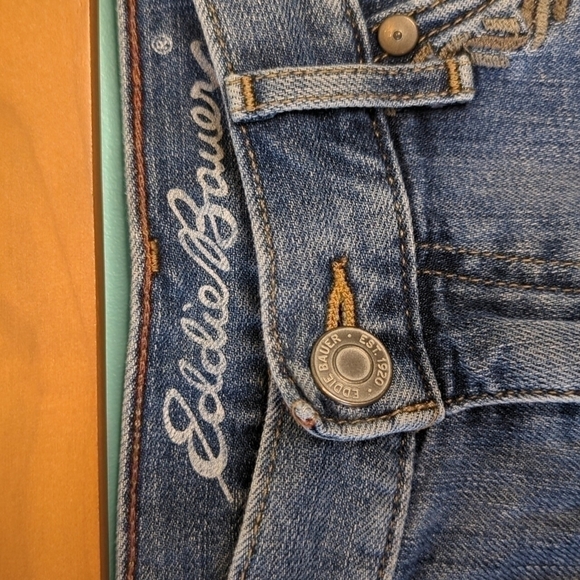 EDDIE Bauer Shorts Boyfriend Fit Embroidered Faded Denim 10 - Picture 4 of 6